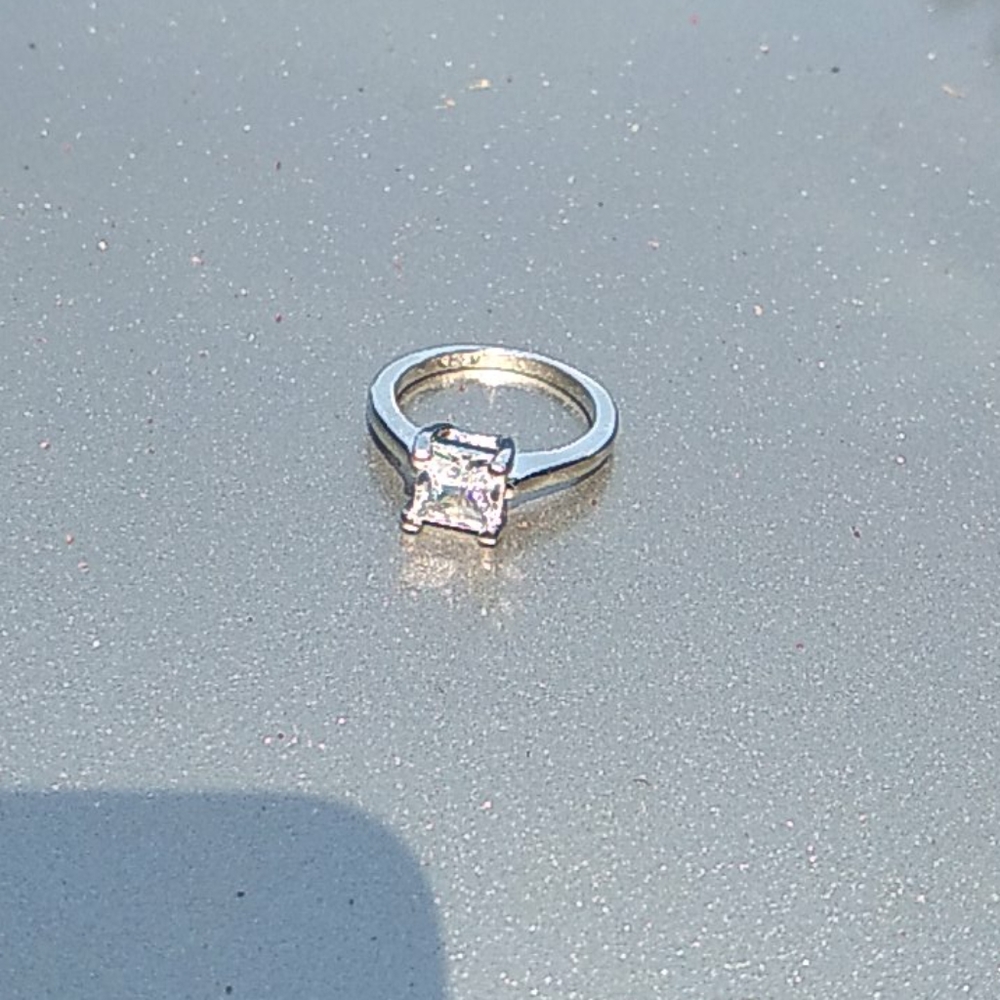 Princess cut white sapphire solitaire ring. - Picture 5 of 6